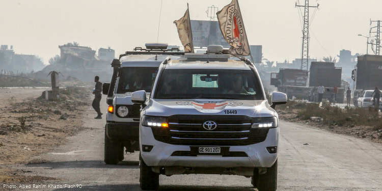 Red Cross personnel transfer the body of an Israeli hostage to Israeli security forces in Khan Younis, southern Gaza Strip, November 9, 2025.