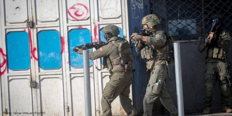 Israeli army forces during a military operation in the West Bank city of Nablus search for a gunman who opened fire on them during the operation in the city center. November 20, 2025.