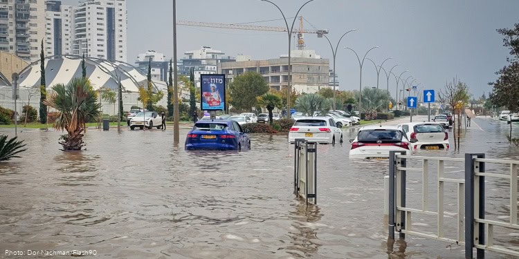 View of floods in the central city of Yavne, as storm "Byron" hits Israel. December 11, 2025. Photo by Dor Nachman/FLASH90