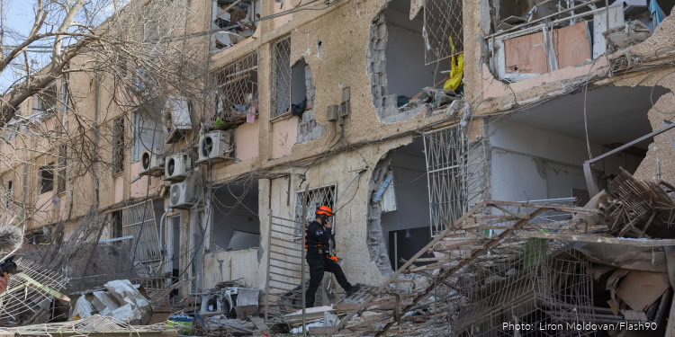 The scene where a missile fired from Iran toward Israel caused damage to residential buildings in the southern Israeli city of Dimona, March 22, 2026