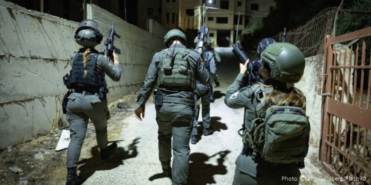 Border Police officers from the Jerusalem Envelope unit raid the Palestinian village of Bir Nabala, near Ramallah, during an early morning counterterrorism operation to arrest suspects, September 15, 2026. Photo by Chaim Goldberg/Flash90