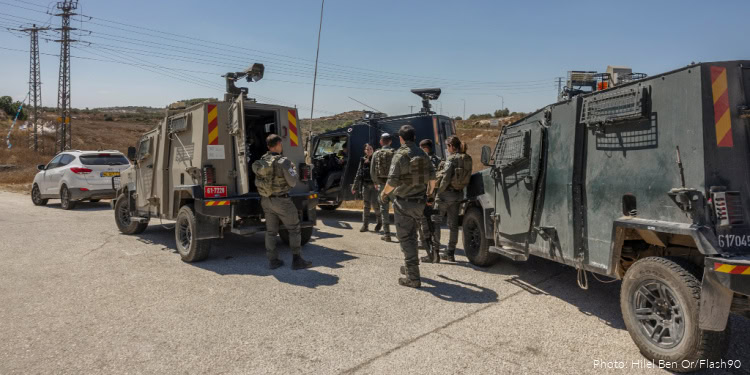 Israeli soldiers and police officers near the scene of a shooting attack at a spring near the Israeli settlement of Neve Tzuf in the West Bank, where an Israeli man was shot by a Palestinian terrorist and later died of his wounds, September 20, 2026. Photo by Hilel Ben Or/Flash90 *** Local Caption ***
