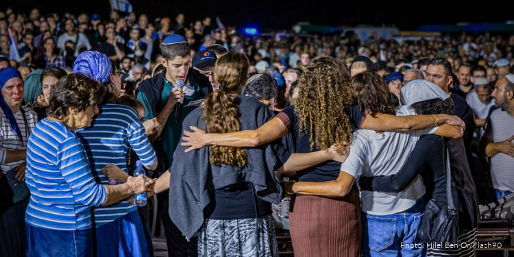 Family and friends attend the funeral of Netanel Shakron, who was murdered in a shooting attack at the Ein Raya spring near Neve Tzuf in the West Bank, at the cemetery in his community of Alei Zahav, September 21, 2026. Photo by Hilel Ben Or/Flash90