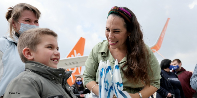 Olim from Ukraine find miracles on Fellowship Freedom Flight, welcomed to Israel by Yael Eckstein
