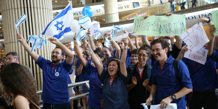 Christians welcome new flight of olim to Israel.