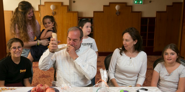 Rabbi Eckstein sitting with a group of women during Rosh Hashanah.