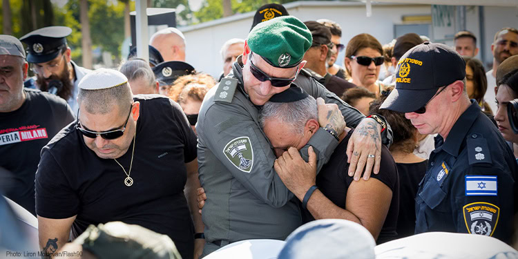 Friends and family atend the funeral of police Chief Inspector Arik Ben Eliyahu. Ben Eliyahu was killed in a terror attack. September 01, 2024. Photo by Liron Moldovan-FLASH90