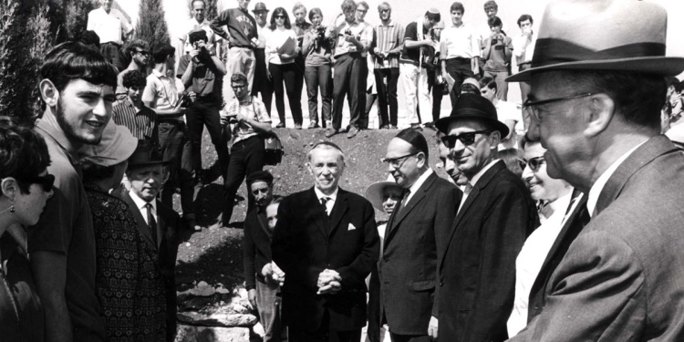 Hermann Maas at Yad Vashem, 1967