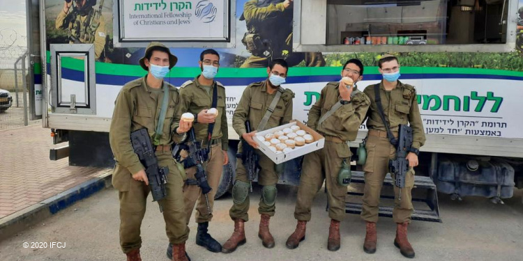 Hanukkah cheer to IDF soldiers