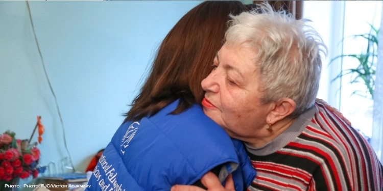 IFCJ staff hugging an elderly Jewish woman.