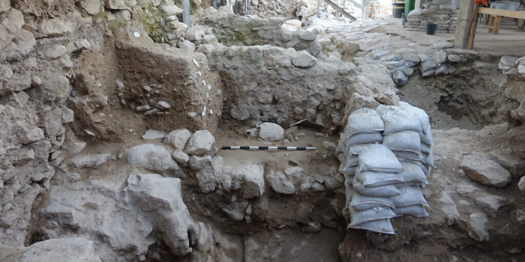 Excavation of biblical earthquake in Jerusalem