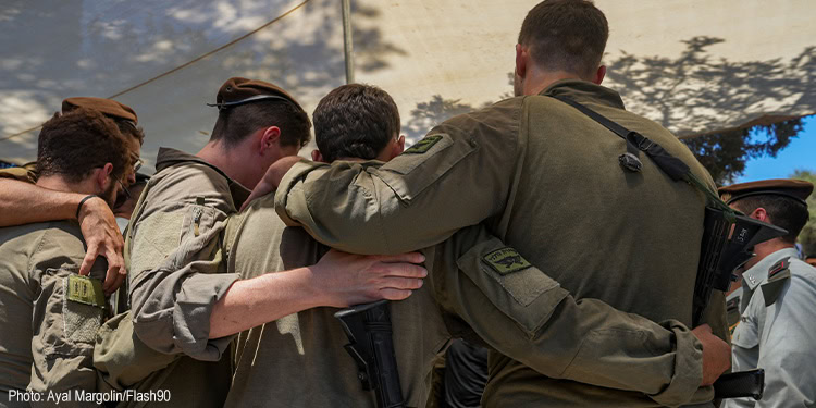 IDF soldiers in a group hug-14809004