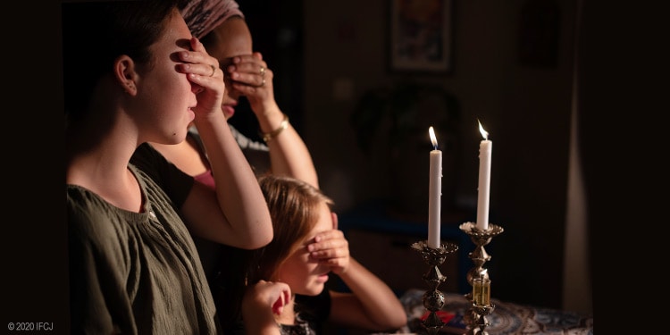 Yael and daughters usher in Shabbat.