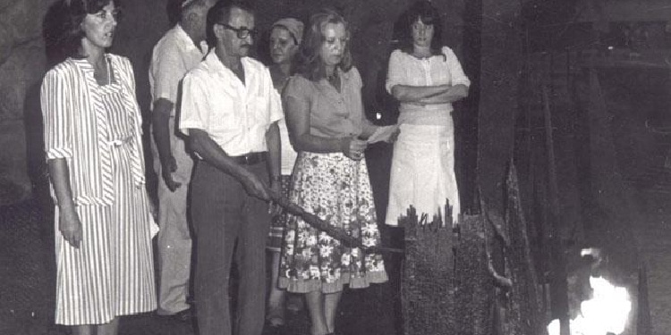 Ivan Vranetic rekindling eternal flame at Yad Vashem, 1970