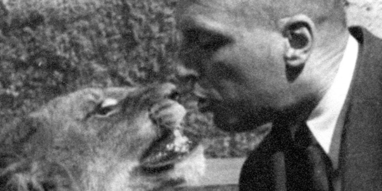 Jan Zabinski with lion at Warsaw Zoo