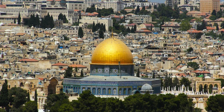 Temple in Jerusalem with golden top against the rest of the city.