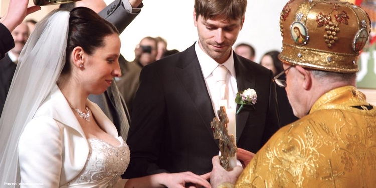 Bride and groom at Jewish wedding