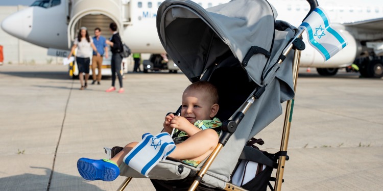 Ukrainian olim child from Fellowship Freedom Flight