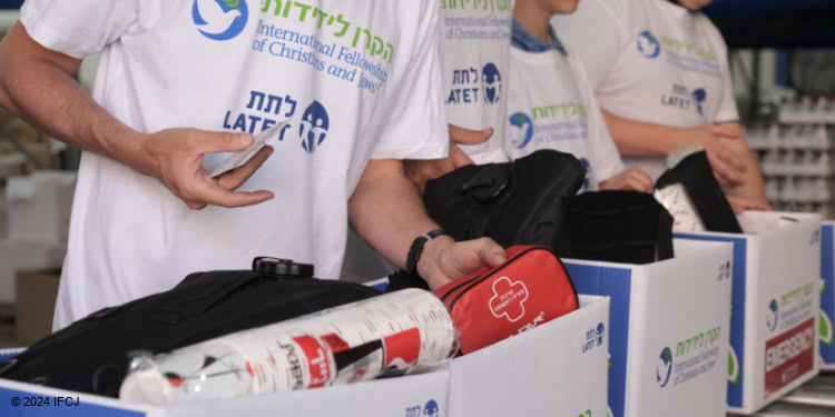 Packaging emergency shelter kits in partnership with Latet at a warehouse in Israel.