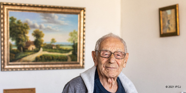 Elderly painter in Israel, Michael