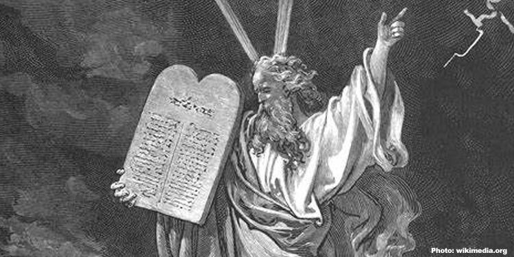 Moses comes down from the mountain with the tablets of law in his hand