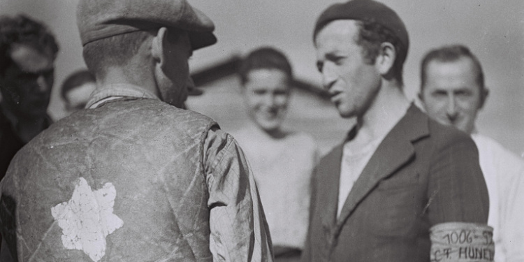 Holocaust survivors arrive in Israel, November 1944