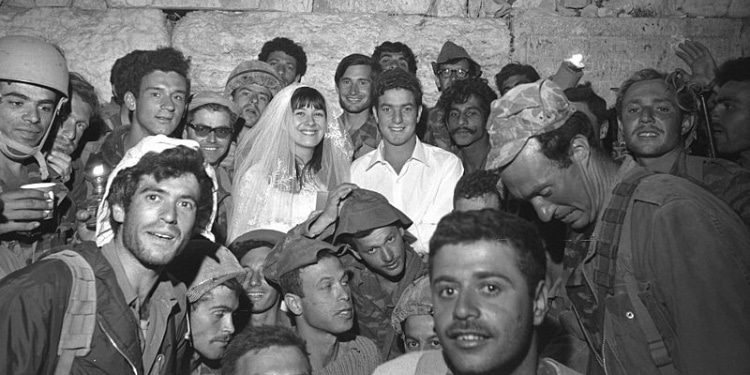 IDF wedding after Six-Day War at Western Wall in Jerusalem, June 1967