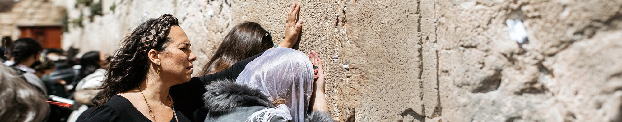 Yael praying at the western wall