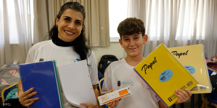 Packing school supplies for children 2025.