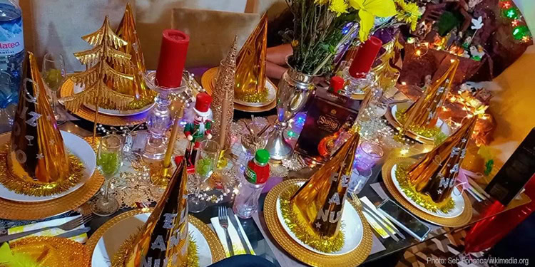 Image of party favors on a table