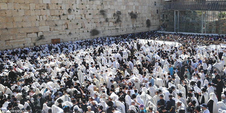 People praying at the Western Wall