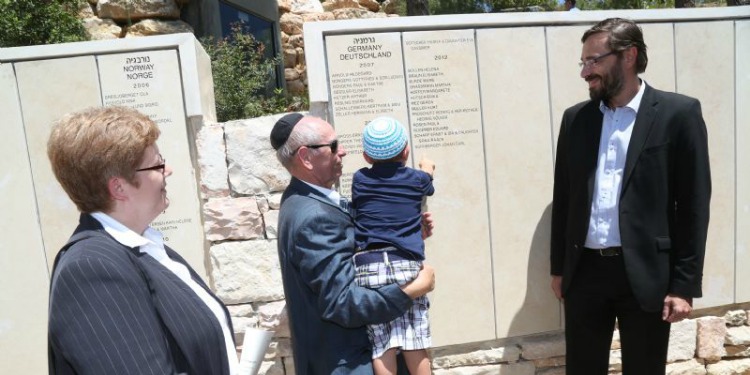 Peter Nurnberger and grandson at Yad Vashem ceremony for his adopted father
