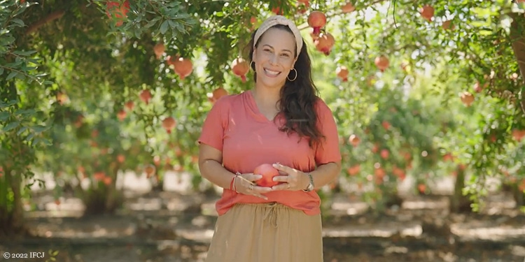 Yael talking about pomegranates