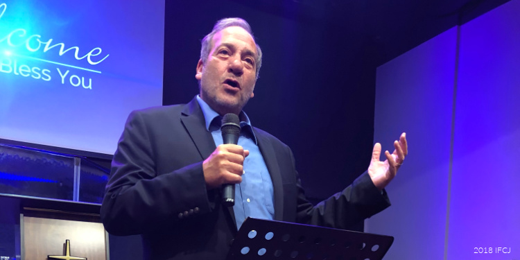 Rabbi Eckstein speaking about his book at Jesus Lives Church