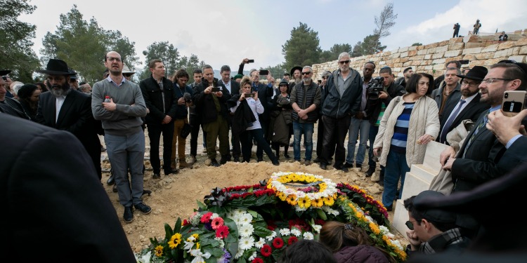 Funeral services of RYE Yechiel Eckstein at Eretz HaChaim Cemetery in Har Tuv.