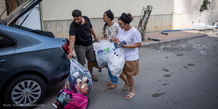 Residents leaving the southern Israeli city