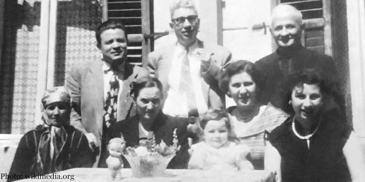Abravanel and Rezniki family in 1957