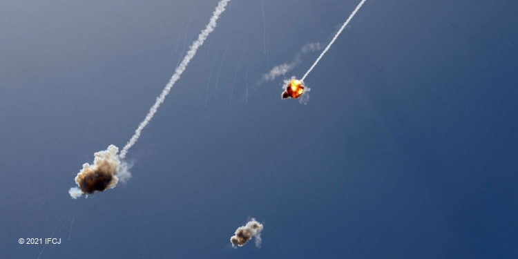 Interception of rockets by the Iron Dome over the city of Ashkelon