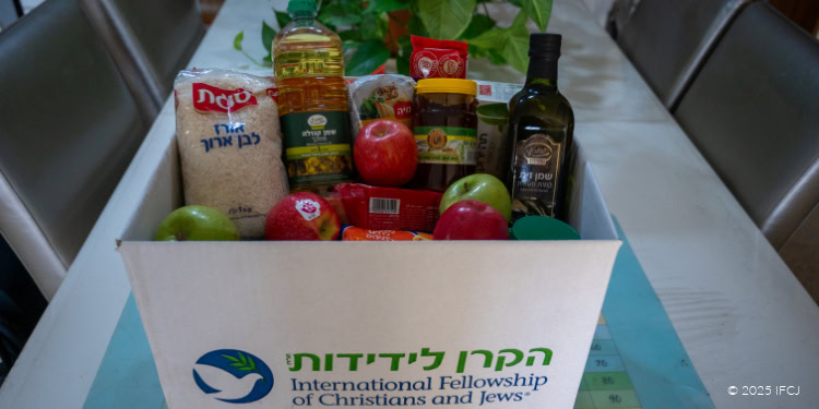 Rosh Hashanah Food box distribution_1.jpg