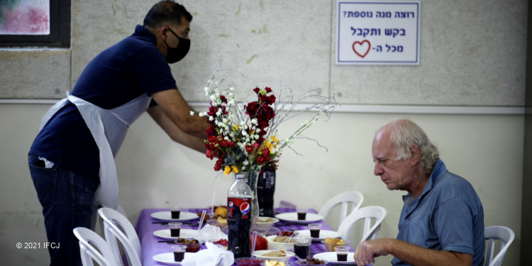 Rosh Hashanah meal at Lasova Soup Kitchen in Tel Aviv
