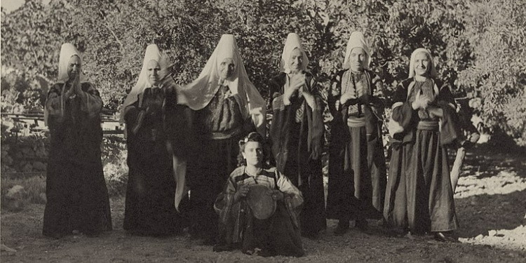 Women reenact biblical story of Ruth in Bethlehem in the 1930s