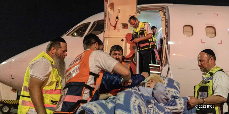 Medical rescue aliyah flight from Ukraine to Israel, May 2022