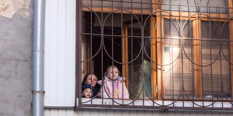 Jewish family threatened by war in Ukraine