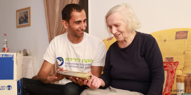 elderly, Holocaust survivors, food delivery, IFCJ food box