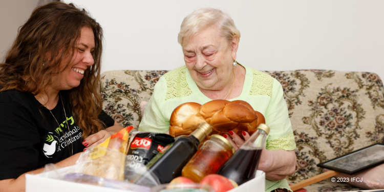 Faina, an elderly Holocaust survivor in Israel, receives a High Holy Days food box from The Fellowship