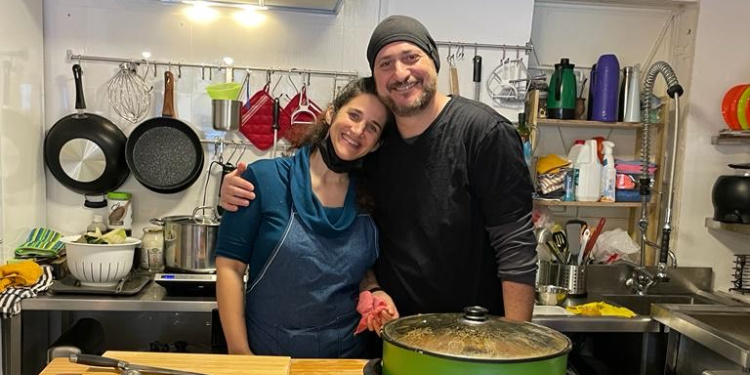 Gerardo and Barbara standing next to each other in a kitchen.