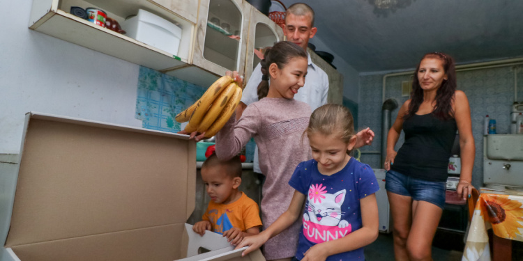 High Holy Days food box for family in need