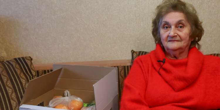 Lenina, an elderly Jewish woman in Ukraine with a Fellowship food box