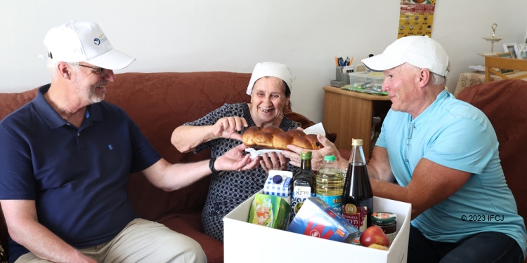 Lydia, an elderly Jewish woman in southern Israel, receives a holiday food box from The Fellowship