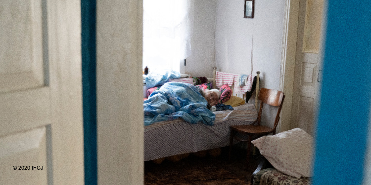 Lylia, elderly Jewish woman in rural Ukraine, Winter 2020